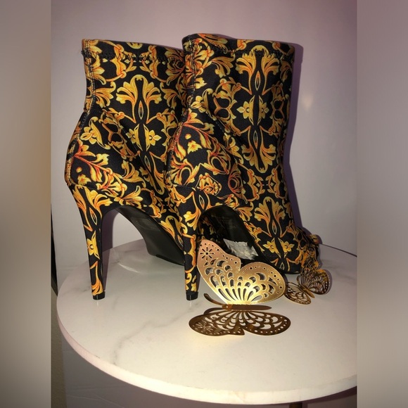Cape Robin Black and Gold Patterned Peeptoe Heeled Boots size 9 - Picture 5 of 10